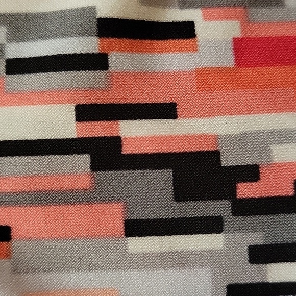 LIZ CLAIBORNE large petite pink grey white black stretch top - Picture 3 of 5